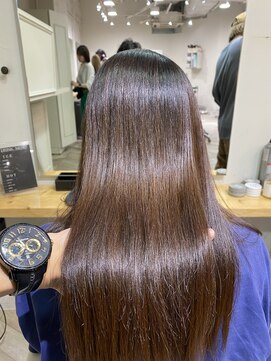 エル(EL by green) 《tomi》髪質改善ストレート