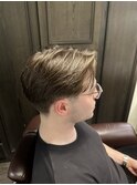 センター分けテーパーフェード