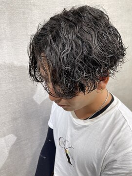 ジーナ 天神(Zina) 波巻きスパイラル/波打ちパーマ/センターパート