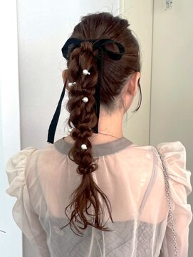 ロイオブジゼル(roi of GiseL) ヘアセット 編みおろし ローポニー リボンアレンジ 結婚式 20代