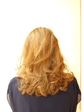 DAMANI 表参道 髪質改善/ヘッドスパ/ハイライト/白髪染め/白髪ぼかし/縮毛矯正 似合わせカット/ミディアムレイヤーカット[表参道駅]