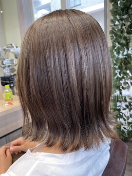 ビースリー ロア 夏カラーー×イルミナカラー /ミディアム/外ハネ/ブラウン