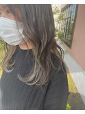 グレージュ×インナーカラー