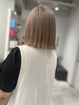 アヴァンス 京橋店(AVANCE) 切りっぱなしボブとハイトーンカラーミルクティーベージュ@京橋
