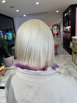 アマンドール(Aman D'or) 個性的で惚れ惚れ…♪ホワイト×パープル裾カラー