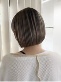 ハイライト前下がりボブ
