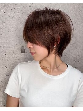 アンダーバーホワイト 泉佐野店(_WHITE) ☆大人ショートボブ×小顔カット