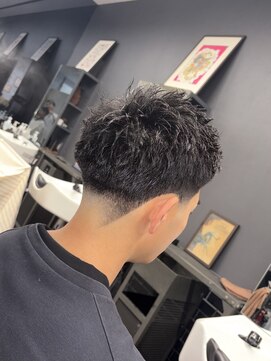 フランクスバーバーリベラルド 横浜(FRANK'S BARBER LIBERALD) フェザーパーマサーフカール刈り上げセンターパートR