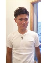 スーノ(suno)&nbsp;刈り上げで男らしく！ピンパーマショートスタイル