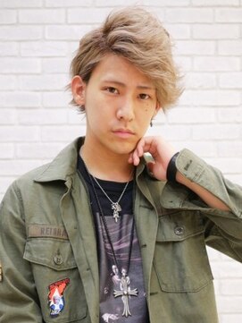 ミーティア バイ クアトロ(Meteor By QUATRO) ツーブロック×七三アップバングスタイル