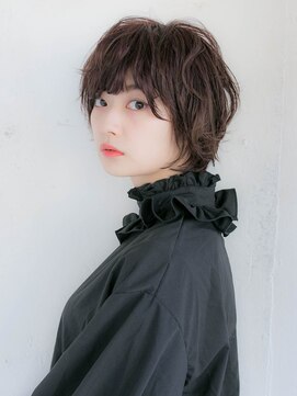 ルティア(Lutia) アッシュブラウン 小顔ショートボブ