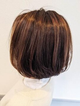 ミーティア バイ クアトロ(Meteor By QUATRO) 大人可愛いふんわりボブ