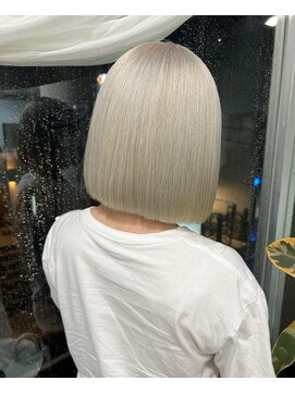 ジーナ オモテサンドウ(XENA) ブリーチ×ハイトーン×シルバー(表参道)