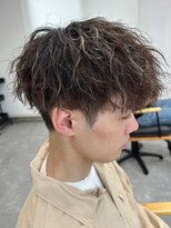 フゥ 宇都宮(FeU)&nbsp;栃木メンズパーマメンズカットセンターパートメンズマッシュ緩め