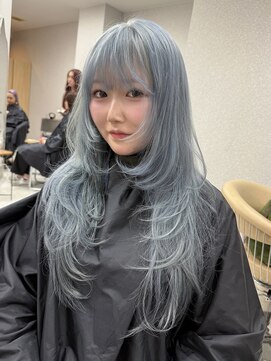 天神美容室 【KASUMI天神美容室】水色カラー×海外レイヤー