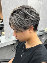 ハイライトツイストパーマアップバング短髪メッシュ