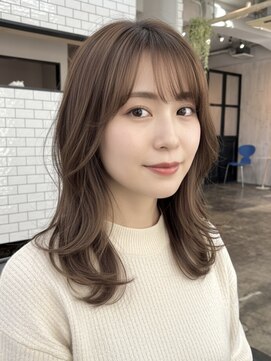 ミディアムレイヤーと流れるお顔まわりカット