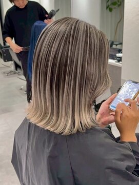 シエラ 南船場(CIERA.) バレイヤージュ天使の羽バング外ハネボブくびれヘア