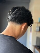 レオザバーバー(LEO the Barber) テーパーフェード フェザーバック