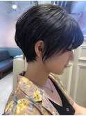 【津賀雅也】くびれと丸みの大人ショート