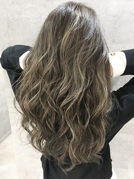 オリ(‘Oli) ハイライト_プラチナグレイジュ