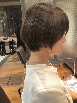 リバレッジ 白金(Leverage) 大人ナチュラルハイライトフォギーベージュショートボブ