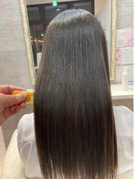 ナチュラルなストレートヘアで後姿も美人に＊うねりやくせ毛でお悩みの方も毎日のスタイリングが楽になる♪