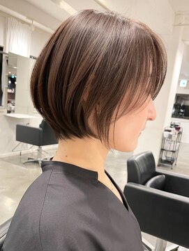 ソワネ 表参道(soigne) 表参道大人ショートレイヤーカット白髪ぼかしグレイカラー前髪