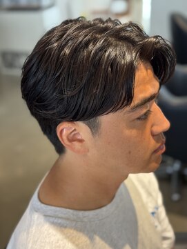 バルバオ サロンドベレーザ 大須(BALBAO salon de belleza) センターパート×フェザーパーマ