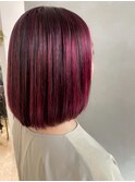 艶×彩りで魅せる。赤ピンクメッシュの華やかボブ
