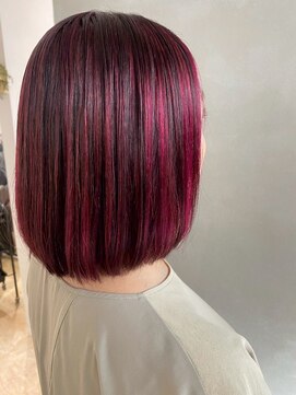 フェアリーテール 高坂店 艶×彩りで魅せる。赤ピンクメッシュの華やかボブ