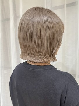 リュミエ ドゥ マッシュ(Lumier de mashu) 【大阪/梅田/茶屋町/中崎町】シルバーベージュ/切りっぱなしボブ