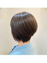 PEACE AND QUIET 前下がりのボブスタイル