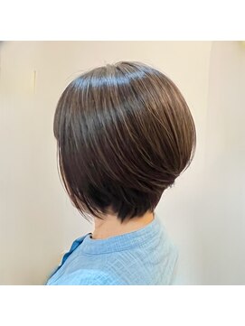 PEACE AND QUIET 前下がりのボブスタイル
