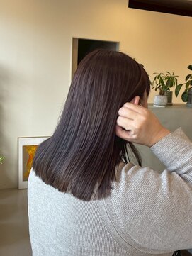 「ラベンダーブラウンの艶ロングボブ」