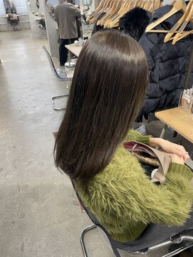 オリーブベージュカラー