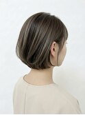 ハイライト（白髪ぼかし）/　ショートボブ