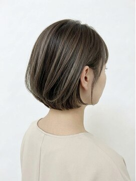 アッシュ 十日市場店(Ash) ハイライト（白髪ぼかし）/　ショートボブ