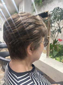 コレットヘアー ザモリオカ(Colette HAIR the MORIOKA) グレイヘアショート