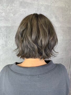 リトル(Re:tle) 【河野有希】白髪をぼかしたミルクグレー