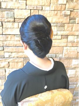 エノモト(ENOMOTO) 黒留袖シニヨンスタイル 着物ヘア 結婚式 二次会 お呼ばれ