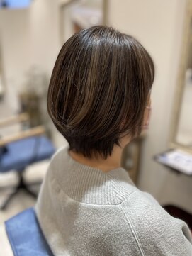 グルー(GLUE) ハイライトショートボブ