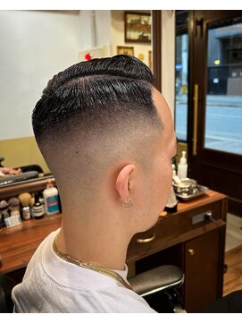 カムレイドフォーライフ(COMRADE 4 LIFE) 担当西村　ポンパドール