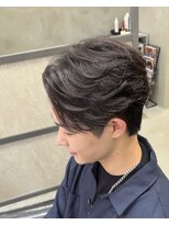 スイッチ(men's SWITCH)&nbsp;フェザーパーマ大分メンズカットセンターパート刈り上げショート