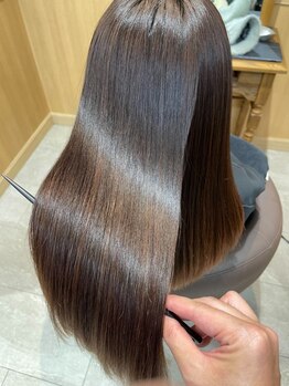 縮毛矯正の概念を覆す【次世代髪質改善ストレート】髪質に合わせた施術で癖やうねりを解消し理想の艶美髪に