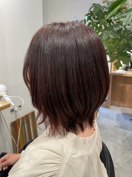 ピンクブラウン　外ハネ　くびれレイヤー