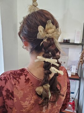ロウスリー(Lowsly) およばれヘアアレンジ　 湘南茅ヶ崎結婚式ヘアロングアレンジ