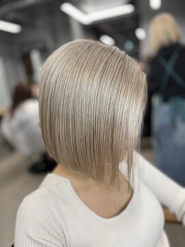 ワン(ONE) ハイトーンボブ