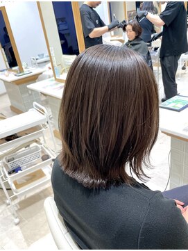 シュヴー 浦安店(CHEVEUX) チャコールグレー/明るい白髪染め/髪質改善/外ハネ/30代/40代