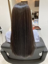 リラ(Rira)&nbsp;ストレートスタイル×グレージュカラー